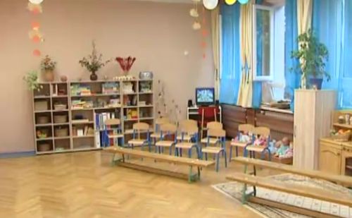 Önkéntes akció eredményeként szépült meg a Szivárvány Óvoda csoportszobája. szom2.jpg