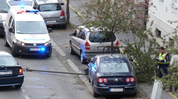 A sofőr és a mellette ülő hölgy is eltűnt a helyszínről