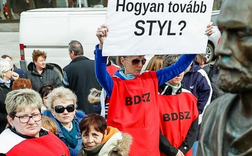 Demonstráltak – kifizetik húsvétig a Styl-dolgozókat