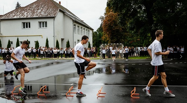 Sportszereket próbálgattak a diákok a körmendi Kölcsey Gimnáziumban