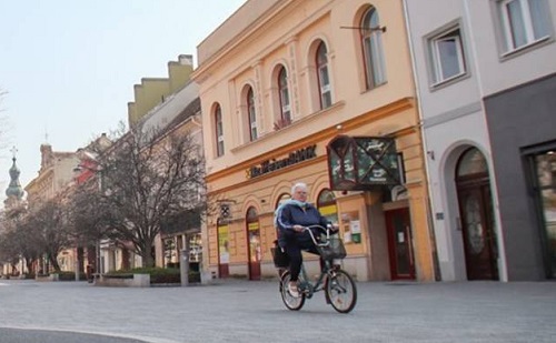 Szombathely: a buszon is kötelezővé teszik a maszkot
