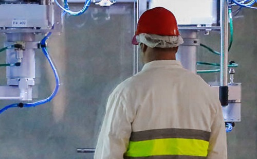 A vasi gyárak változatlanul üzemelnek?