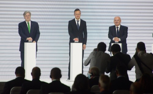 Átadták a Schaeffler-csoport e-mobilitással foglalkozó gyárát